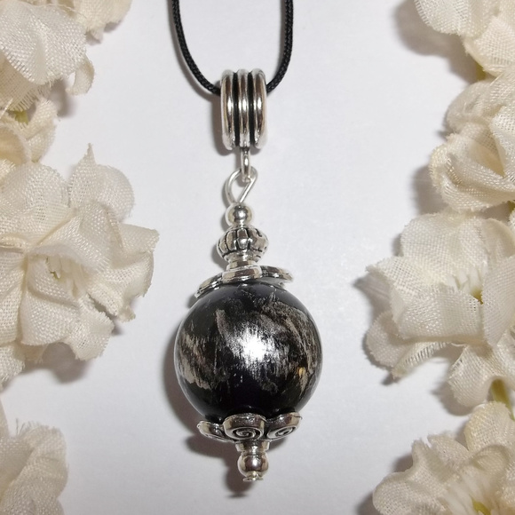 wvluckygirl Jewelry - Silver and Black Necklace Adjustable Size NWT 4814